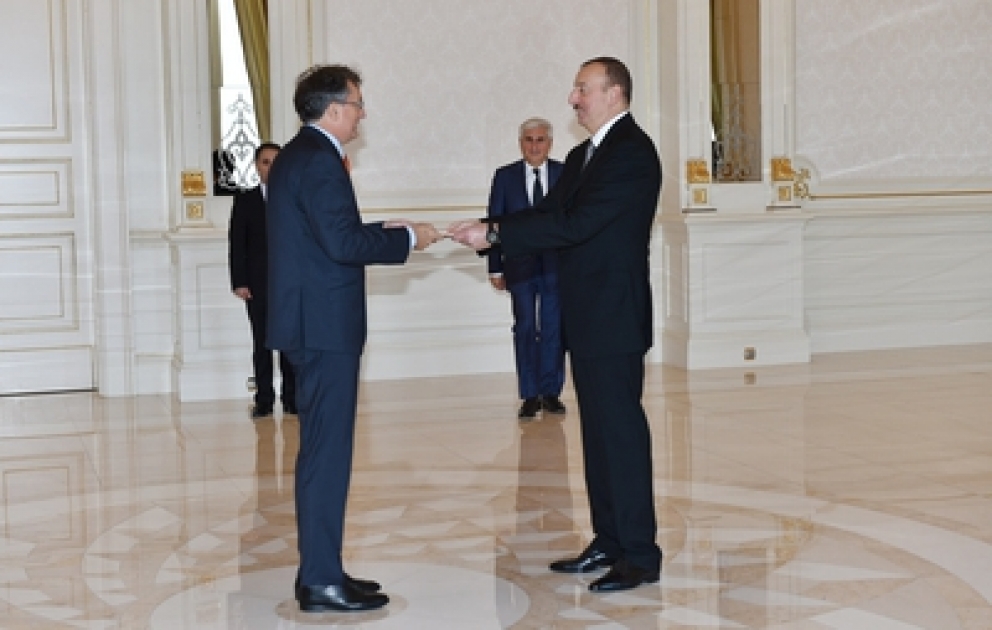 Prezident İlham Əliyev Serbiyanın Azərbaycanda yeni təyin olunmuş səfirinin etimadnaməsini qəbul edib