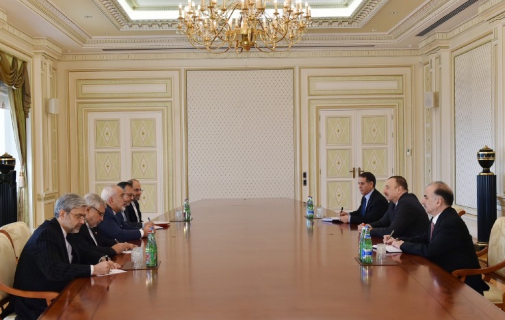 Le président Ilham Aliyev a reçu la délégation iranienne dirigée par le ministre des Affaires étrangères