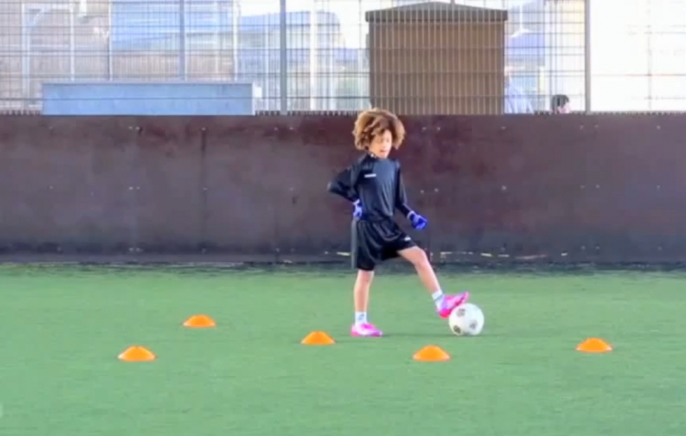 8 year old Chelsea wonderkid`s stunning show-off