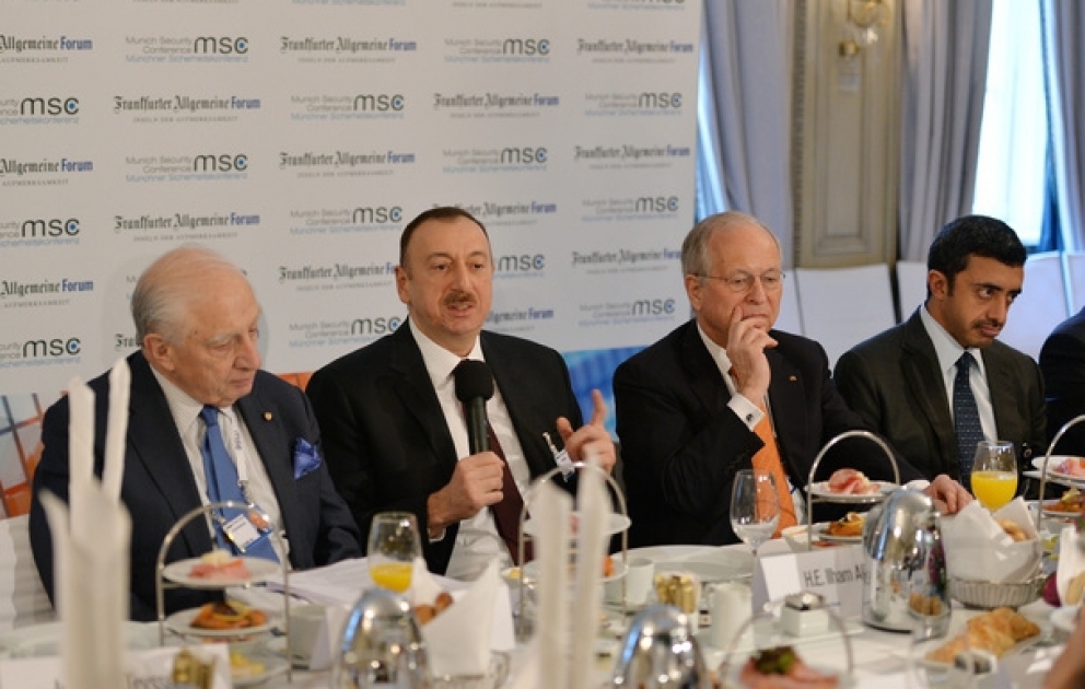 Prezident İlham Əliyev Münxen Təhlükəsizlik Konfransı çərçivəsində “Şaxələndirmə strategiyaları” mövzusunda “dəyirmi masa”da iştirak edib