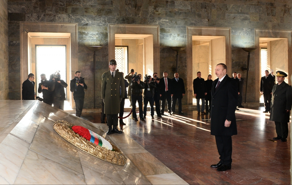 Azərbaycan Prezidenti İlham Əliyev Anıtqəbiri ziyarət edib