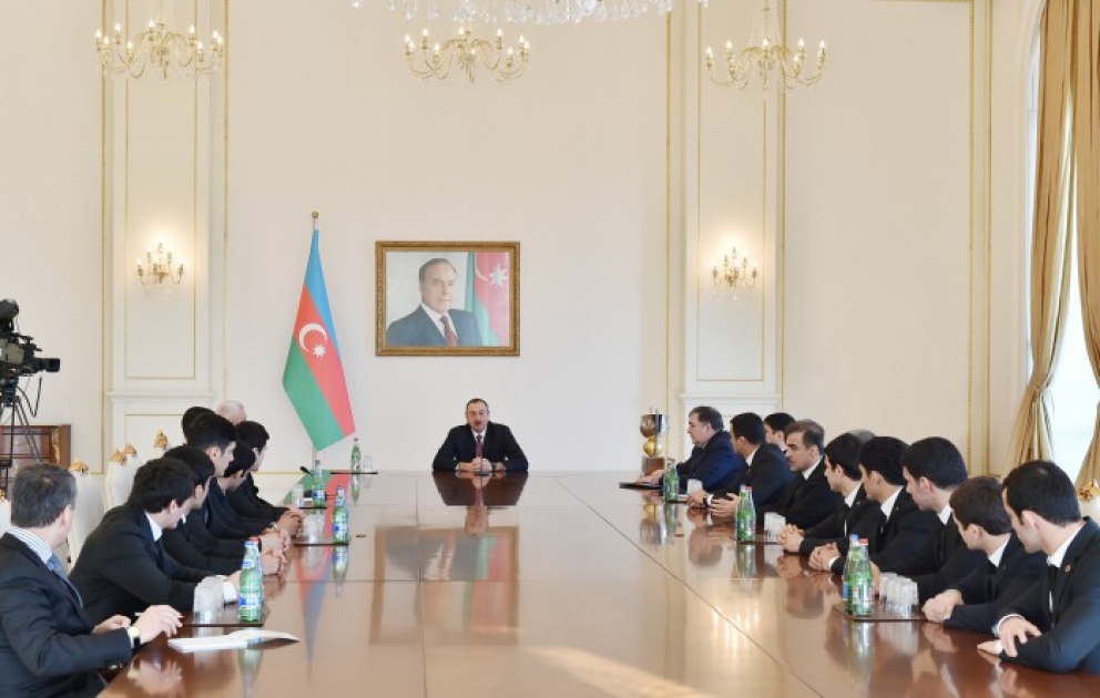 Azərbaycan Prezidenti İlham Əliyev yunan-Roma güləşi üzrə dünya kuboku yarışlarında qalib gəlmiş milli komandamızın üzvlərini qəbul edib
