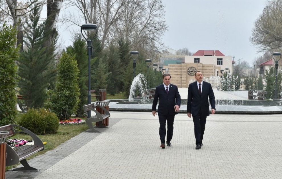 Prezident İlham Əliyev Mingəçevirdəki “Dostluq” parkında yaradılan şəraitlə maraqlanıb