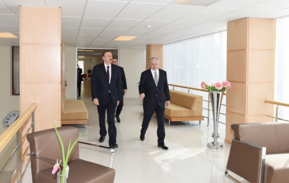 Le président Ilham Aliyev s’est familiarisé avec l’avancement des travaux de reconstruction en cours dans l’Hôpital central de la ville de Mingatchevir