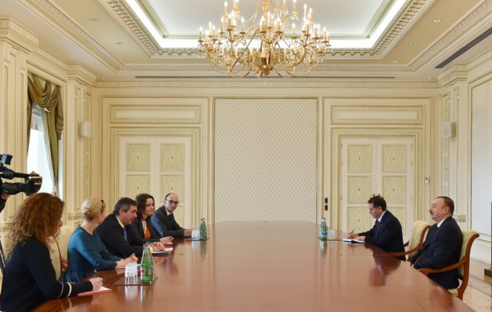 Präsident Ilham Aliyev hat eine Delegation um den Sonderbeauftragten der Europäischen Union empfangen