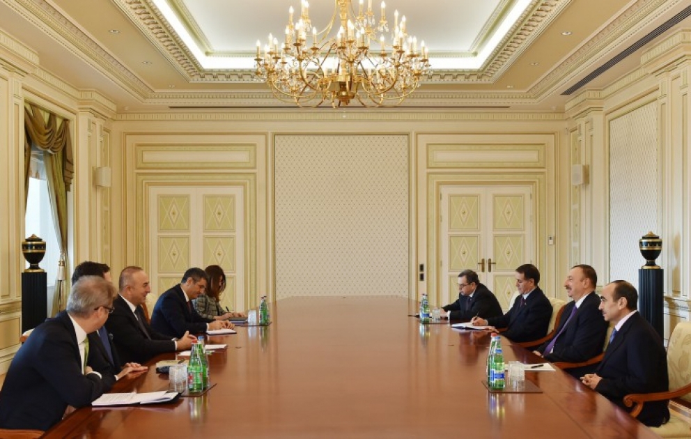 Le président azerbaïdjanais Ilham Aliyev a reçu la délégation turque dirigée par le ministre des Affaires étrangères