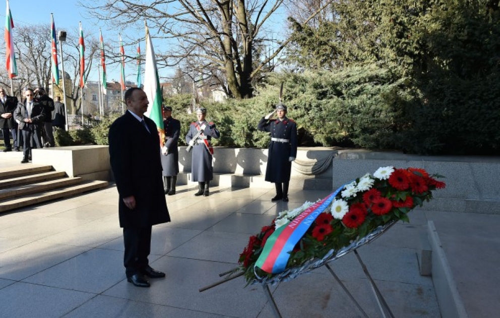 President Ilham Aliyev visited the tomb of the Unknown Soldier in Sofia