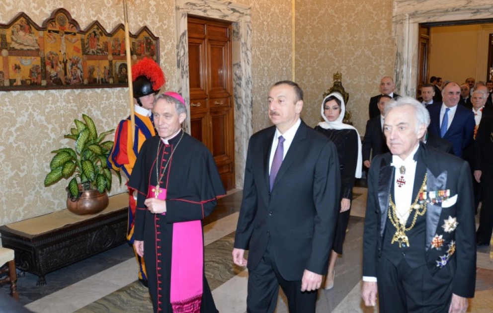 Treffen des Präsidenten von Azerbaidschan Ilham Aliyev mit Oberhaupt der römisch-katholischen Kirche Papst Franziskus