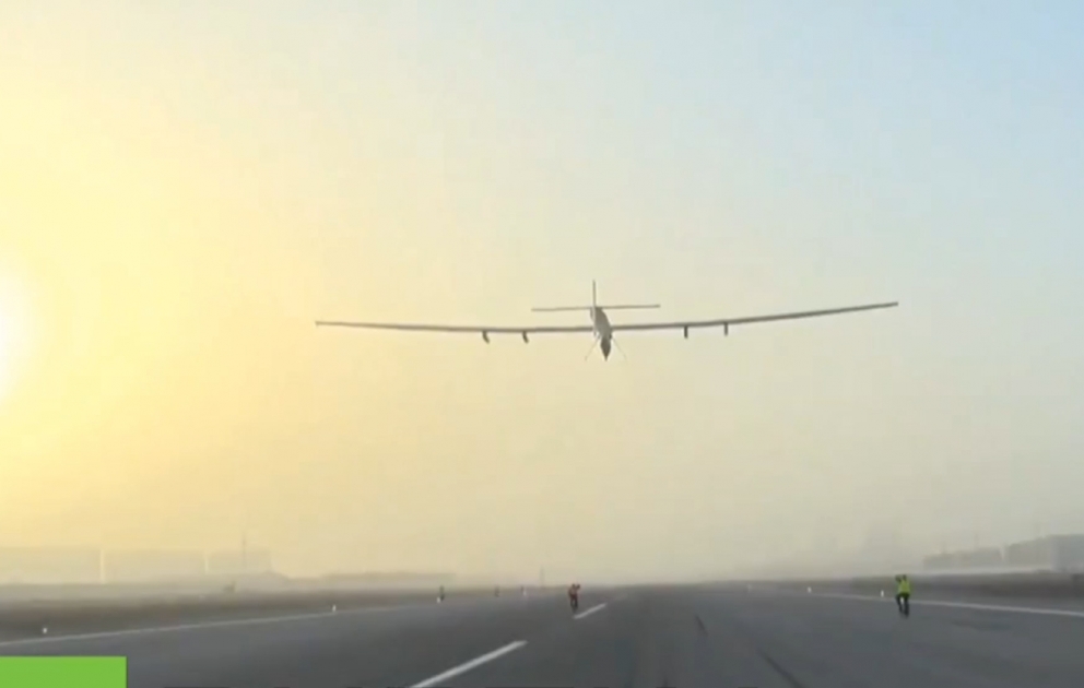 L'avion à énergie solaire entame son tour du monde