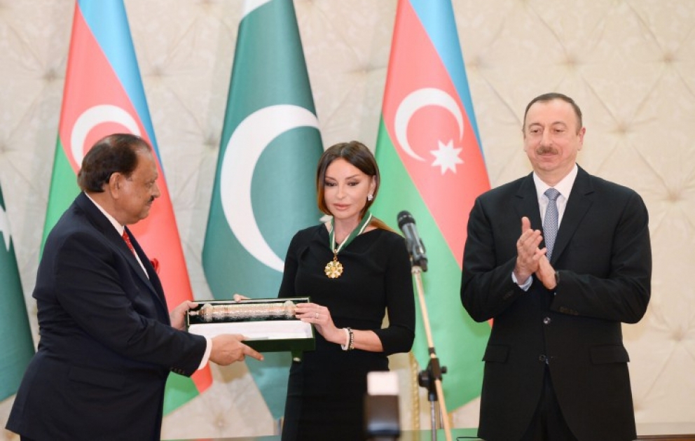 Azərbaycanın birinci xanımı Mehriban Əliyevaya Pakistanın “Hilal-e-Pakistan” ordeni təqdim olunub