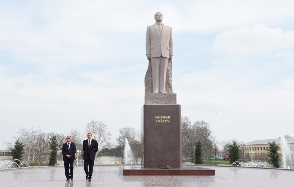 Prezident İlham Əliyevin Bərdəyə səfəri

Ümummilli Liderin abidəsini ziyarət