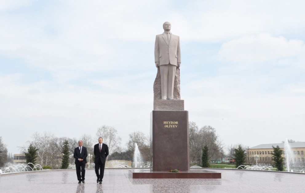President Ilham Aliyev visited a statue of national leader Heydar Aliyev in Barda