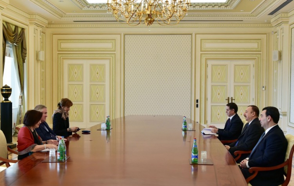 Aserbaidschans Präsident Ilham Aliyev hat den Referenten für politische Angelegenheiten und Demokratie des PACE- Ausschusses empfangen