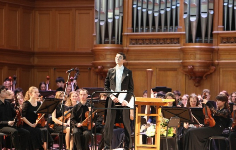 Azerbaijan conductor debuts on Russian stage