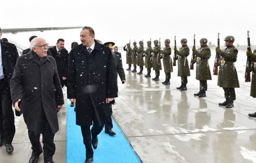 Azərbaycan Prezidenti İlham Əliyevin Türkiyəyə işgüzar səfəri

Qars beynəlxalq hava limanında qarşılanma