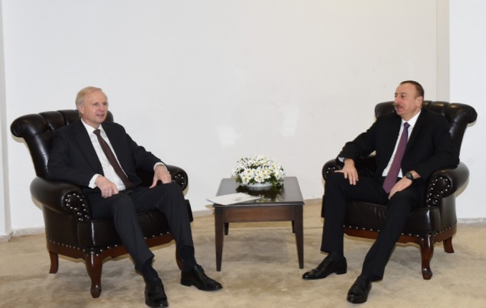 Prezident İlham Əliyev Qarsda bp şirkətinin baş icraçı direktoru Robert Dadli ilə görüşüb