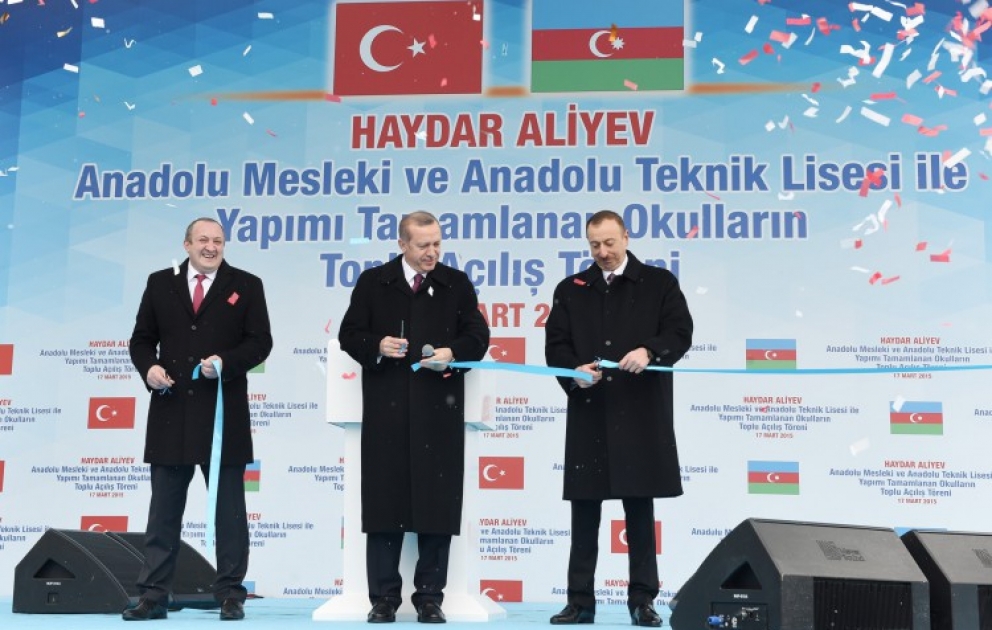In Kars eine Berufsschule namens Heydar Aliyev zur Nutzung überlassen
