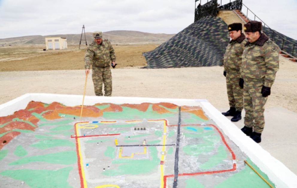 Müdafiə naziri Silahlı Qüvvələrin tank bölmələrinin döyüş hazırlığı məşqlərini izləyib