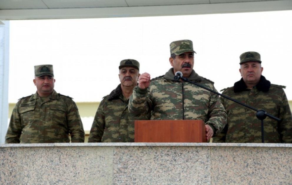 Müdafiə naziri Novruz bayramı ilə əlaqədar cəbhə bölgəsində yerləşən hərbi hissələrdə olub
