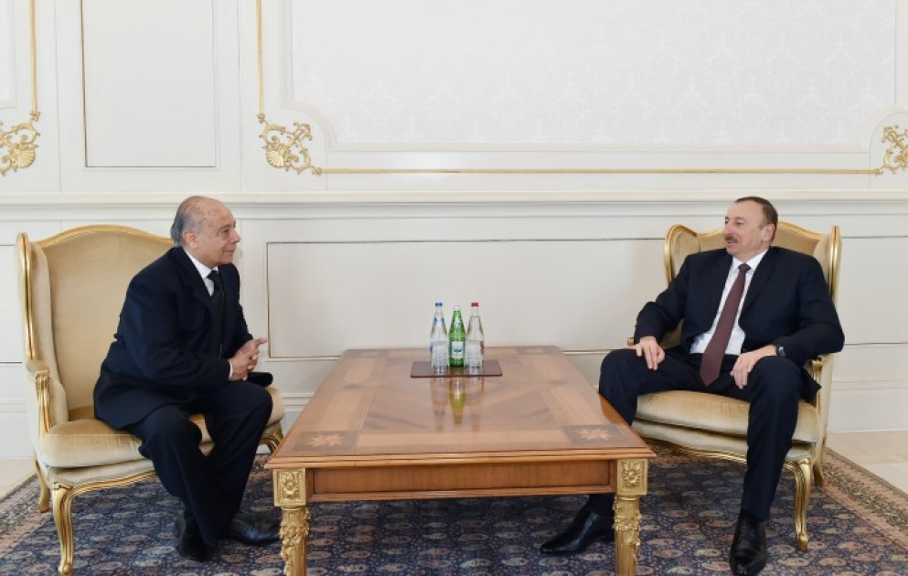 Prezident İlham Əliyev Ekvadorun Azərbaycanda yeni təyin olunmuş səfirinin etimadnaməsini qəbul edib