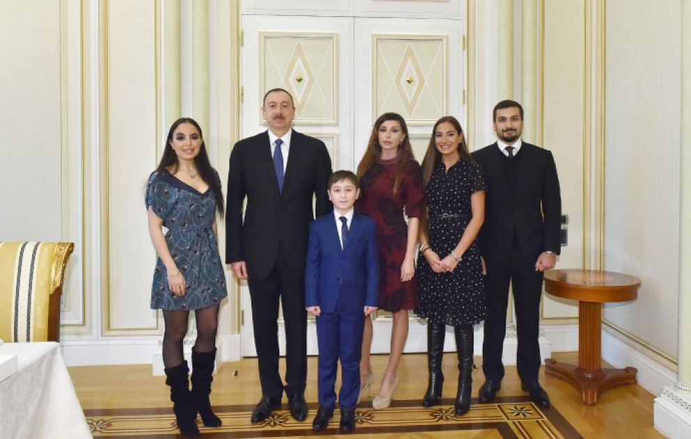 Treffen des Präsidenten Ilham Aliyev mit dem elfjährigen Bewohner der Stadt Ganja Umid Habibov