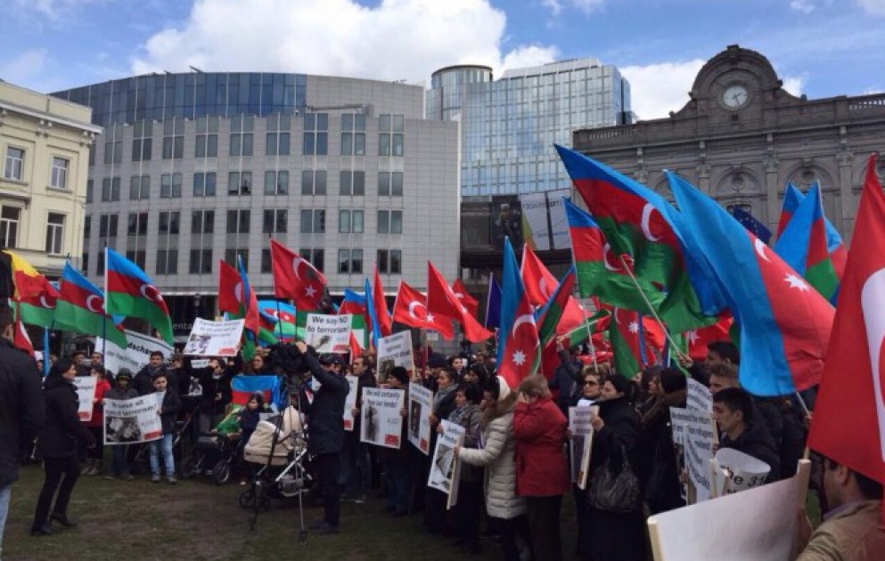 Azərbaycan və türk diaspor təşkilatları Brüsseldə etiraz aksiyası keçiriblər