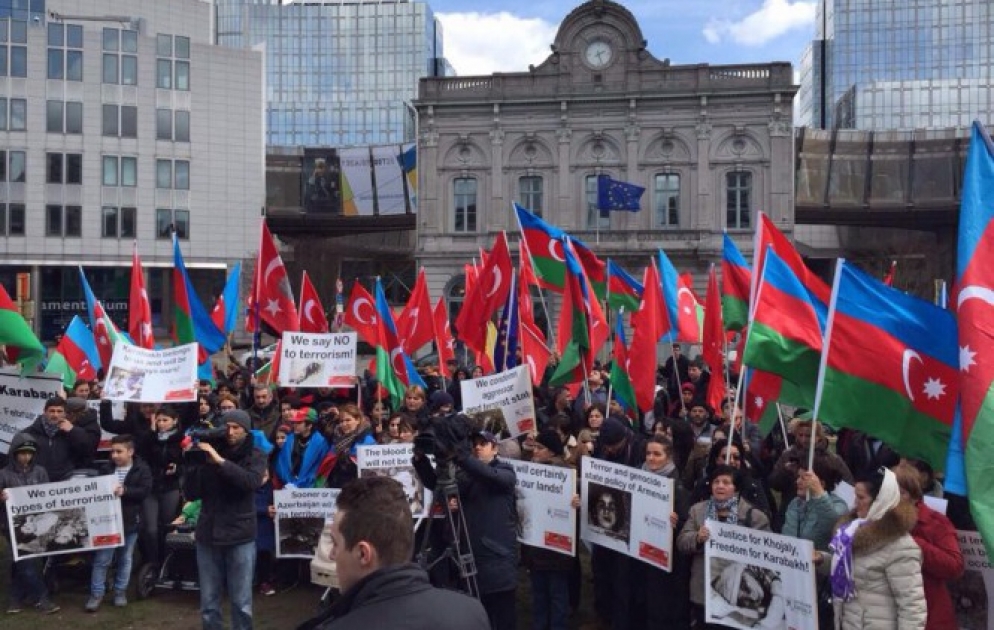 Protestkundgebung von aserbaidschanischen und türkischen Diasporaorganisationen in Brüssel