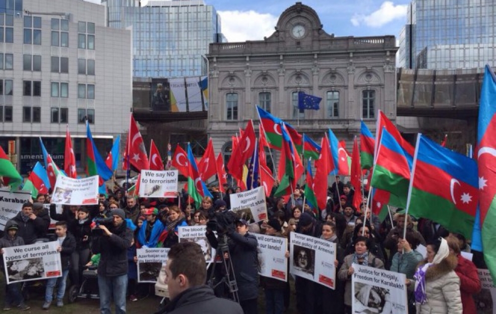 Bruxelles: Les diasporas turque et azerbaïdjanaise organise un rassemblement