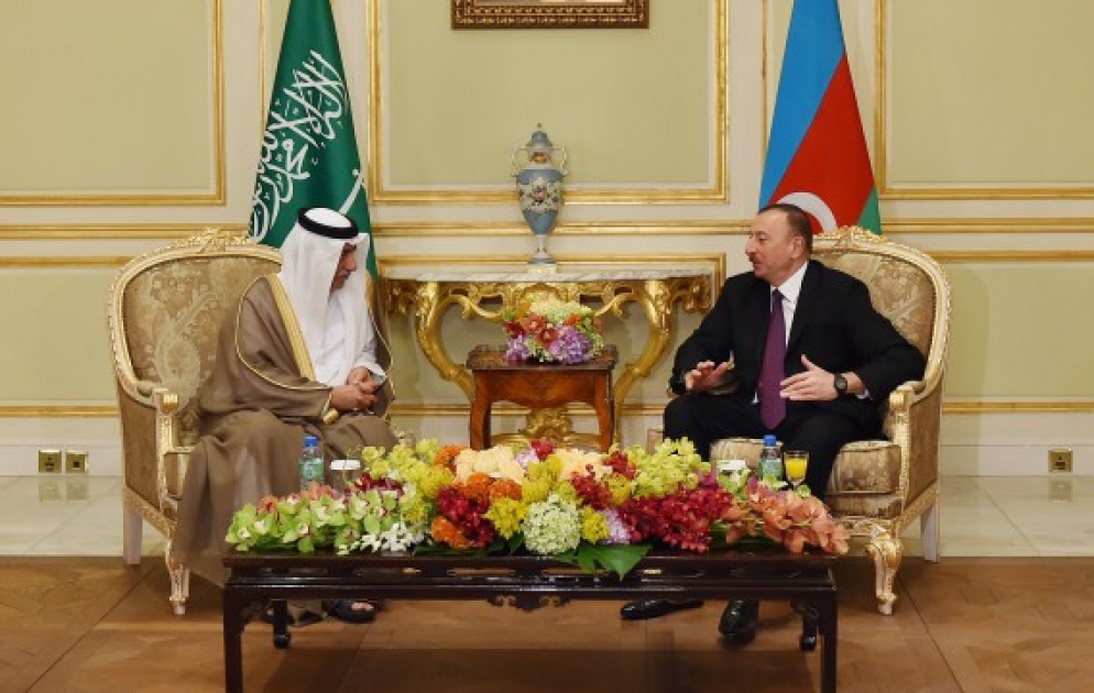 Treffen des aserbaidschanischen Präsidenten mit dem Minister der Finanzen von Saudi-Arabien