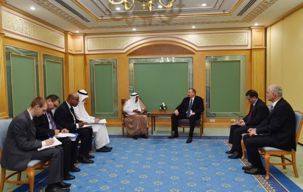 Treffen des Präsidenten Ilham Aliyev mit dem Präsidenten der Gruppe der Islamischen Entwicklungsbank