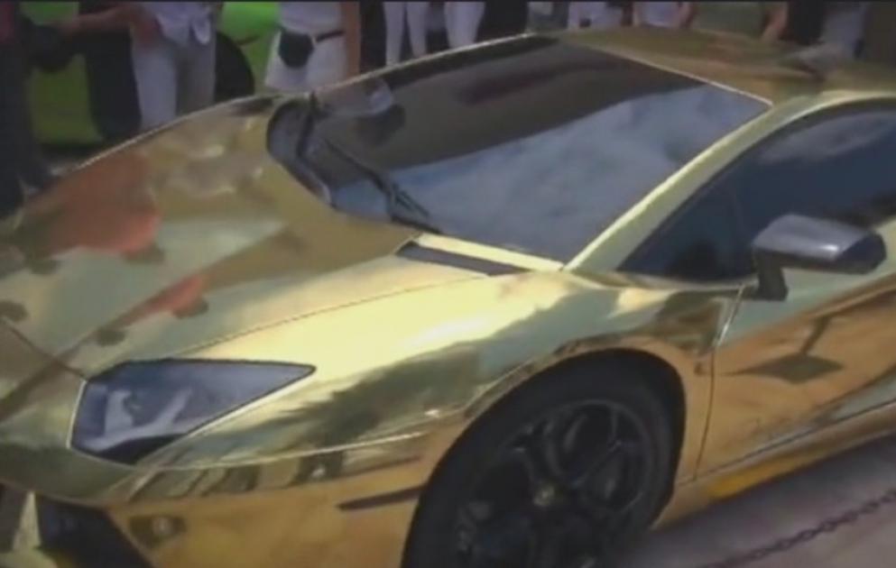 La toute première Lamborghini plaquée or