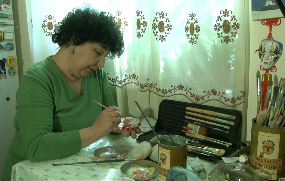 Необычное творчество: красочные рисунки на камнях от Халиды Шарабчиевой