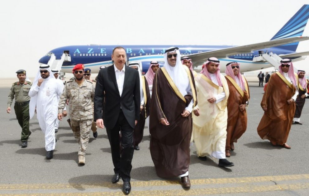 President Ilham Aliyev visited the Prophet's Mosque in Medina