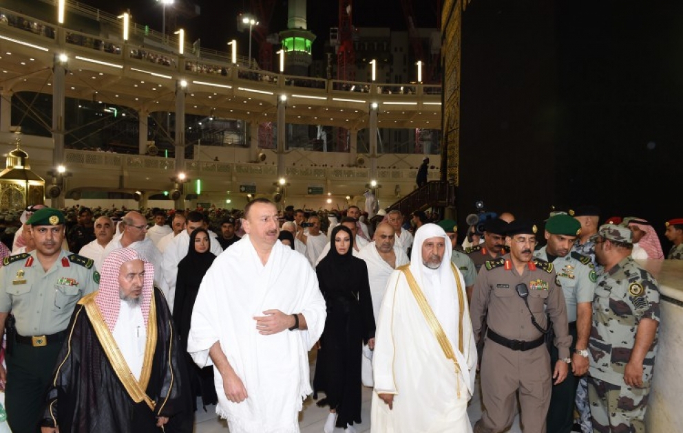 Le président Ilham Aliyev fait la Omra à la Mecque