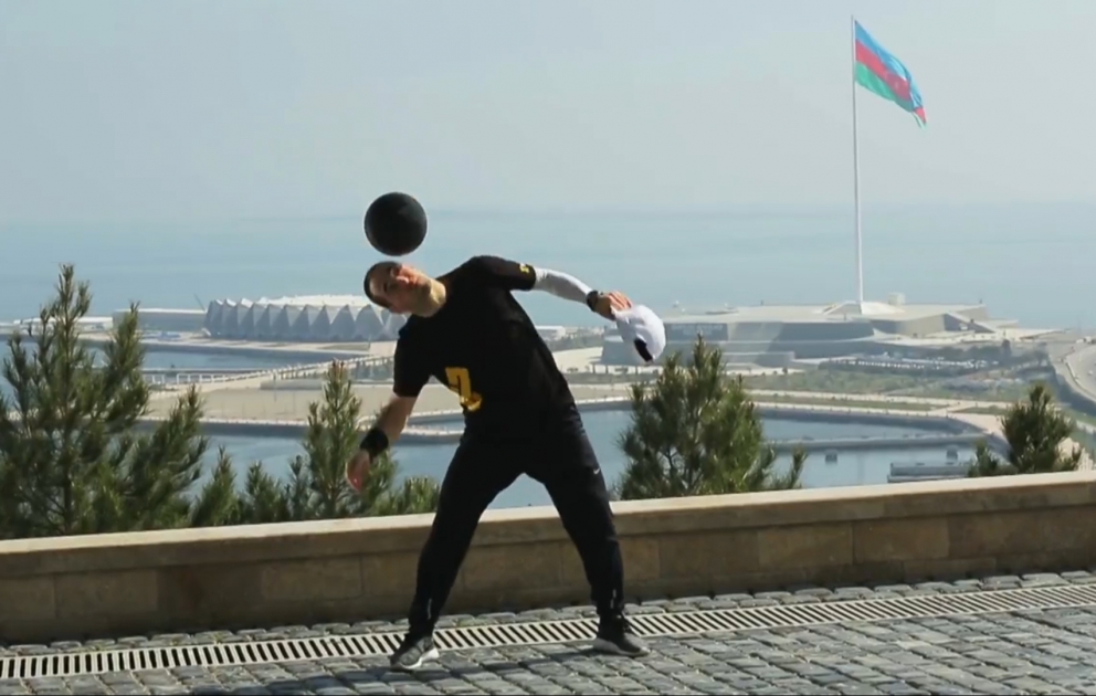 Arnaud Garnier a fait une démonstration de freestyle dans les rues de Bakou