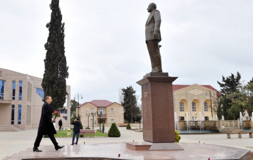 President Ilham Aliyev visited a statue of national leader Heydar Aliyev in Astara
