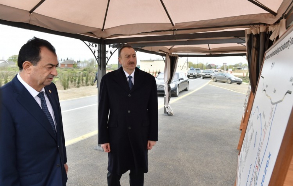 Le président Ilham Aliyev se familiarise avec la route reconstruite Liman-Narimanabad-Baligchilar