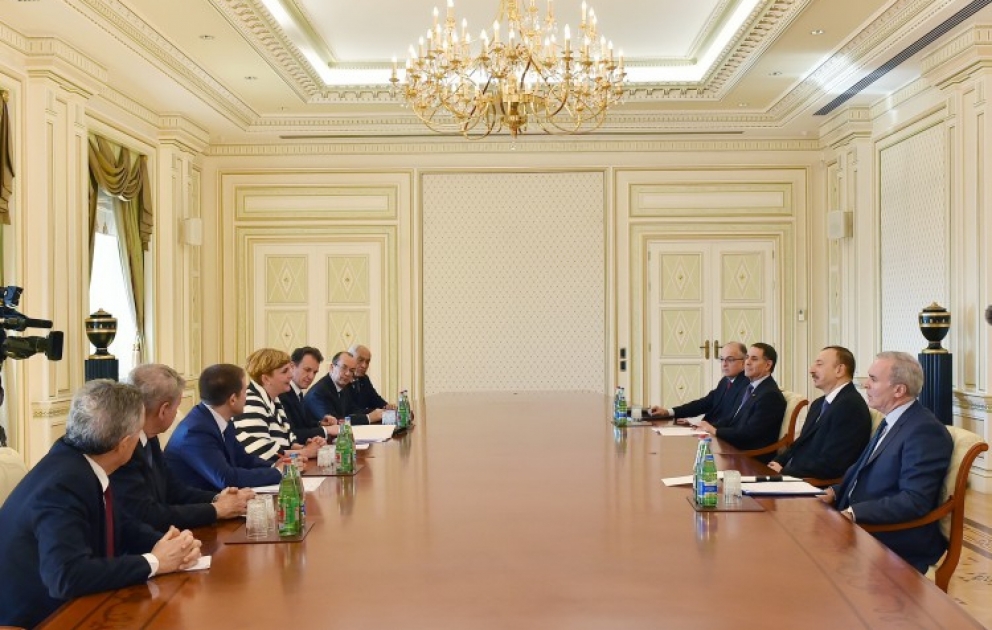 Le président Ilham Aliyev a reçu le ministre italien du Développement économique
