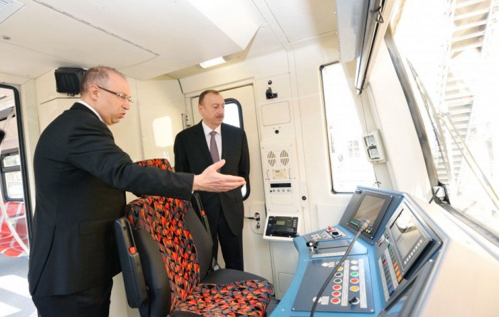 Le président Ilham Aliyev a visité le dépôt du métro afin de constater la condition établie