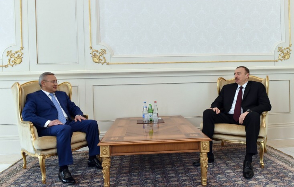 Prezident İlham Əliyev Qazaxıstanın Azərbaycanda yeni təyin olunmuş səfirinin etimadnaməsini qəbul edib