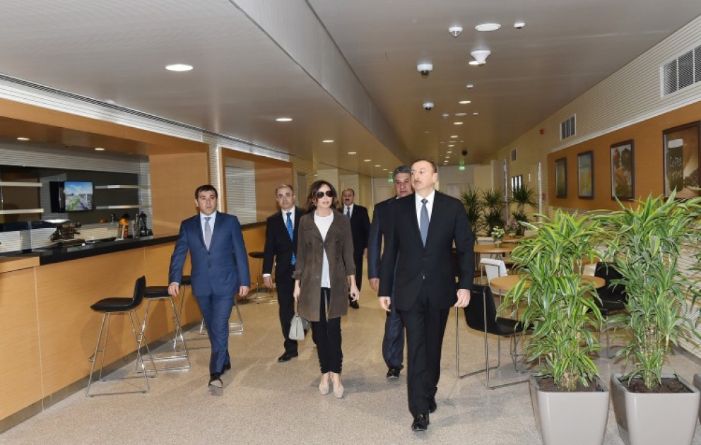 Le président Ilham Aliyev visite le Palais des sports de Bakou