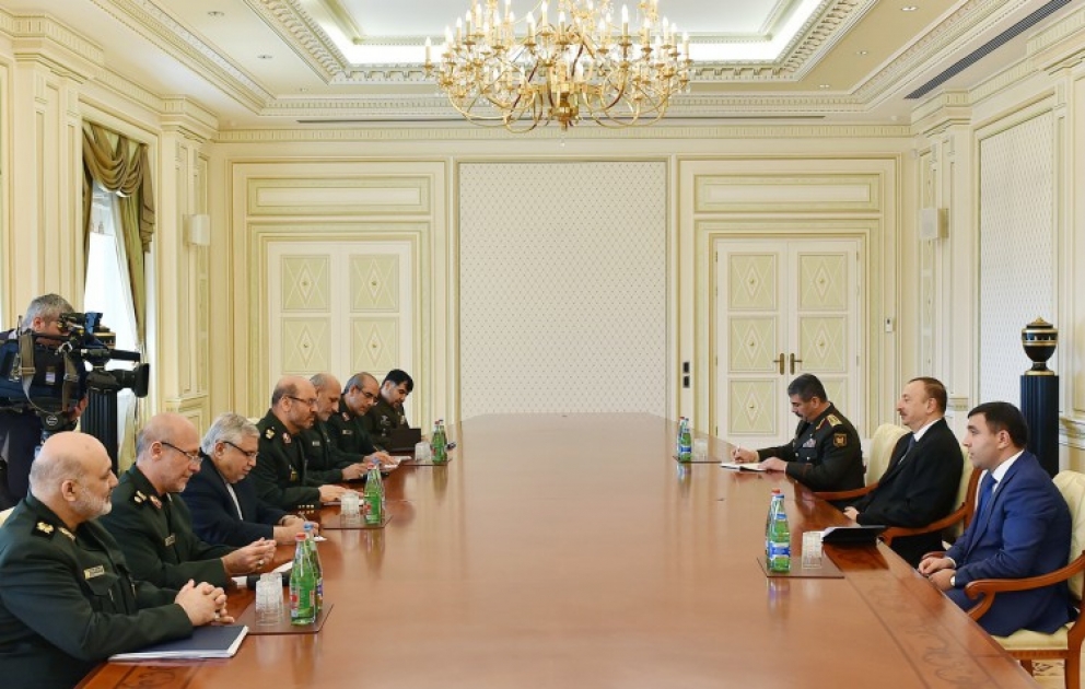 Aserbaidschans Präsident Ilham Aliyev hat eine Delegation um den Minister für Verteidigung und Unterstützung der Streitkräfte der Islamischen Republik Iran Hossein Dehghani empfangen