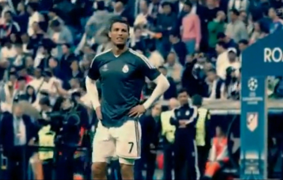 Cristiano Ronaldo offre son maillot à un gamin qu'il vient de frapper sur coup-franc