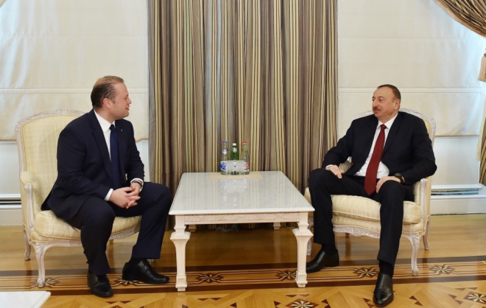 Президент Азербайджана Ильхам Алиев принял премьер-министра Мальты