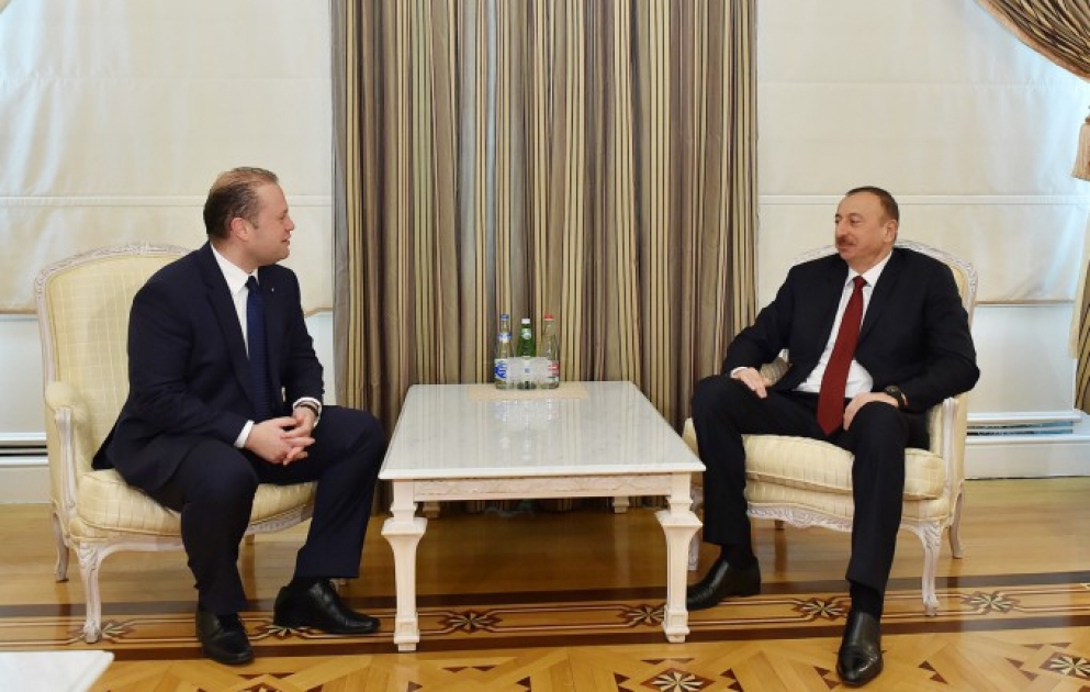 Treffen von Aserbaidschans Präsident Ilham Aliyev mit dem Premierminister von Malta
