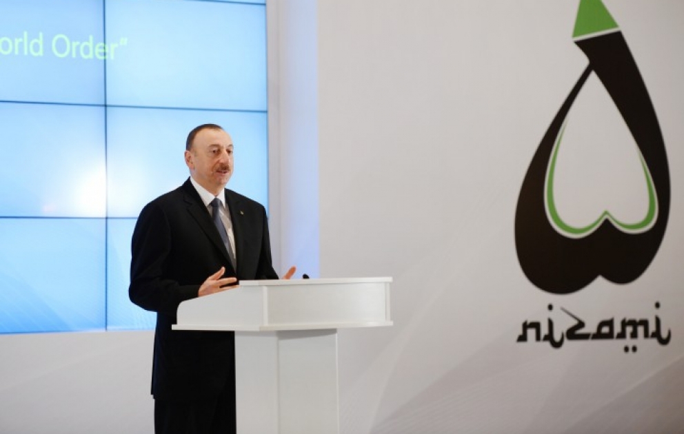 In Baku findet das III. globale Forum der offenen Gesellschaften seine Arbeit statt Aserbaidschans Präsident Ilham Aliyev nahm an der Eröffnung des Forums teil
