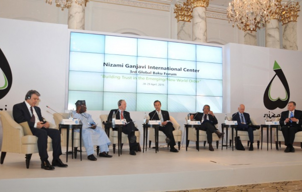 III.globales Forum: Sitzung zum Thema „Die wichtigsten Herausforderungen der neuen Weltordnung“