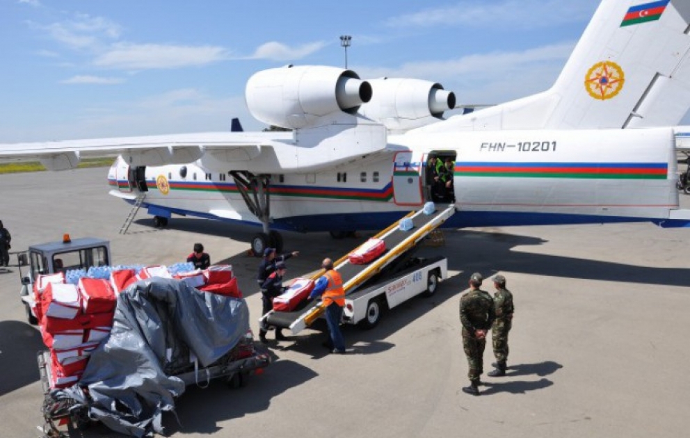 Министерство по чрезвычайным ситуациям Азербайджана послало гуманитарную помощь Непалу
