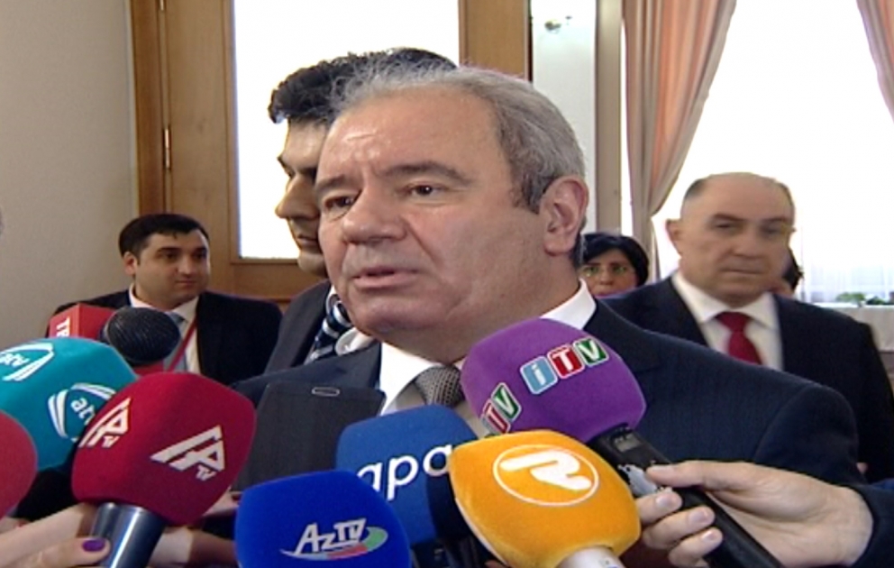 Əli Abbasov: Bakının ictimai yerlərində internetdən pulsuz istifadə etmək mümkün olacaq