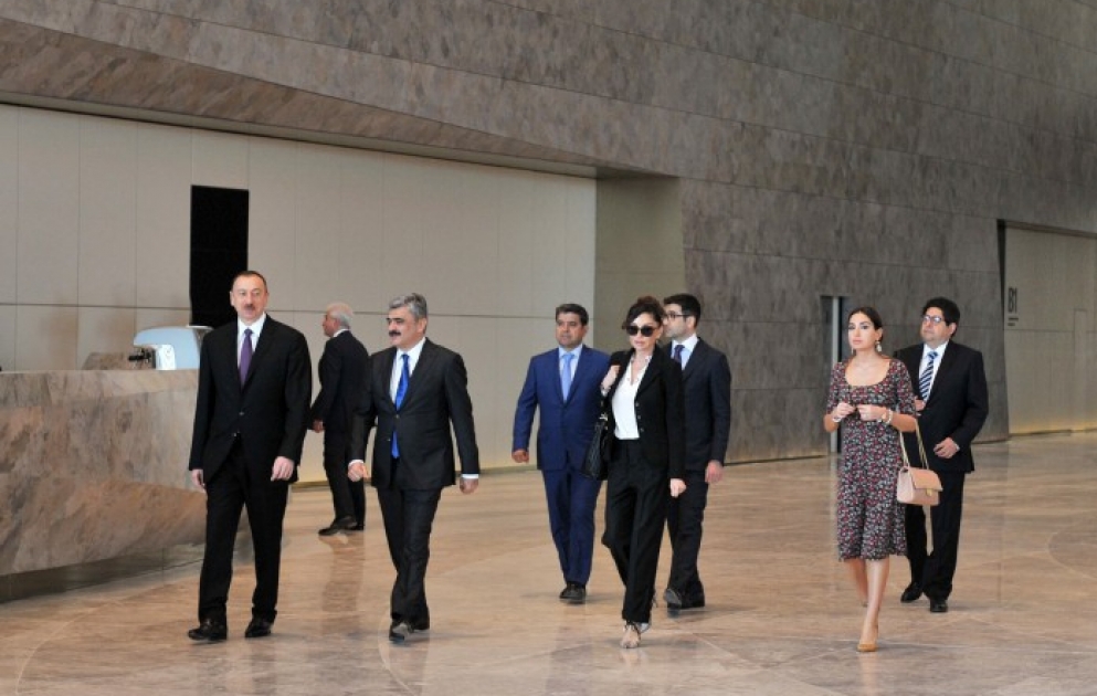 La président Ilham Aliyev inaugure le Centre de Congrès de Bakou